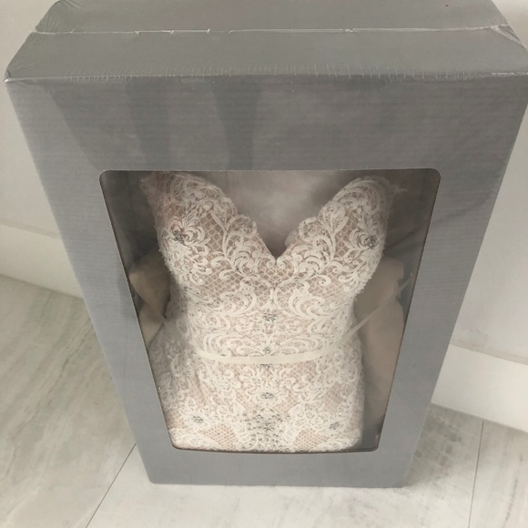 Victor Harper Couture Wedding Dress! - Picture 6 of 8